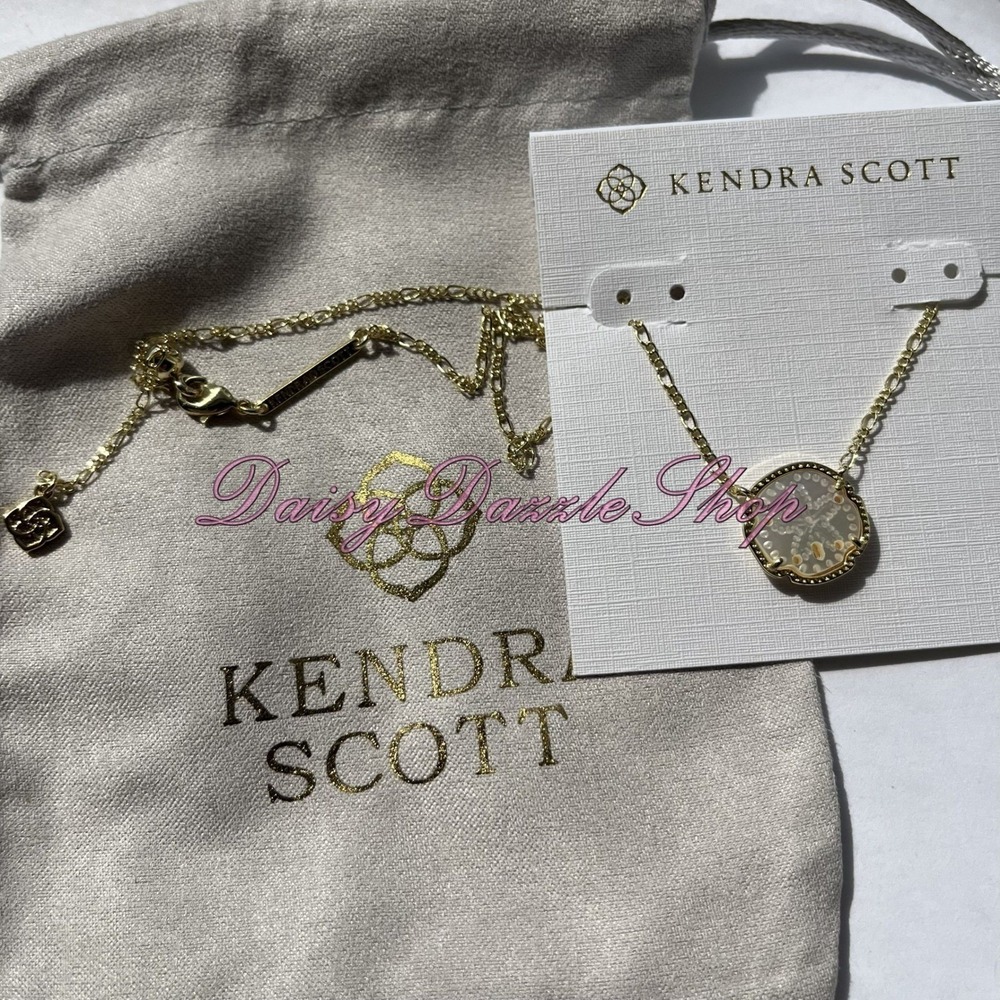 ✨Kendra Scott Sand Dollar Gold Pendant Necklace In Natural Mother of Pearl New✨ - Picture 3 of 8